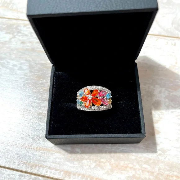 Flower ring sterling silver. Perfect Spring pop of pretty for your finger Size 7 - Picture 7 of 8